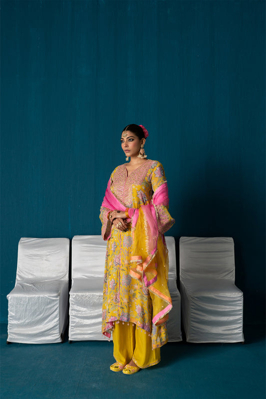 Aafreen- Asymmetrical Printed Suit Set with Dupatta - Light Yellow